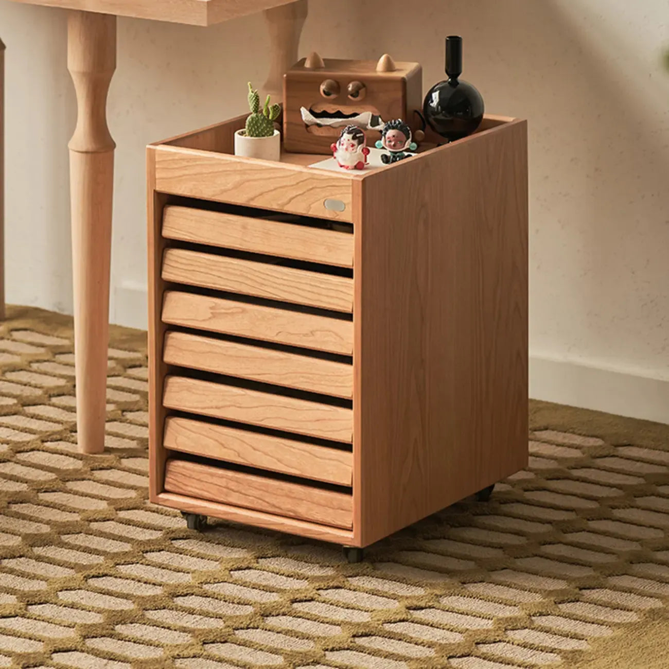 Table d'appoint roulante moderne en bois de cerisier avec tiroirs