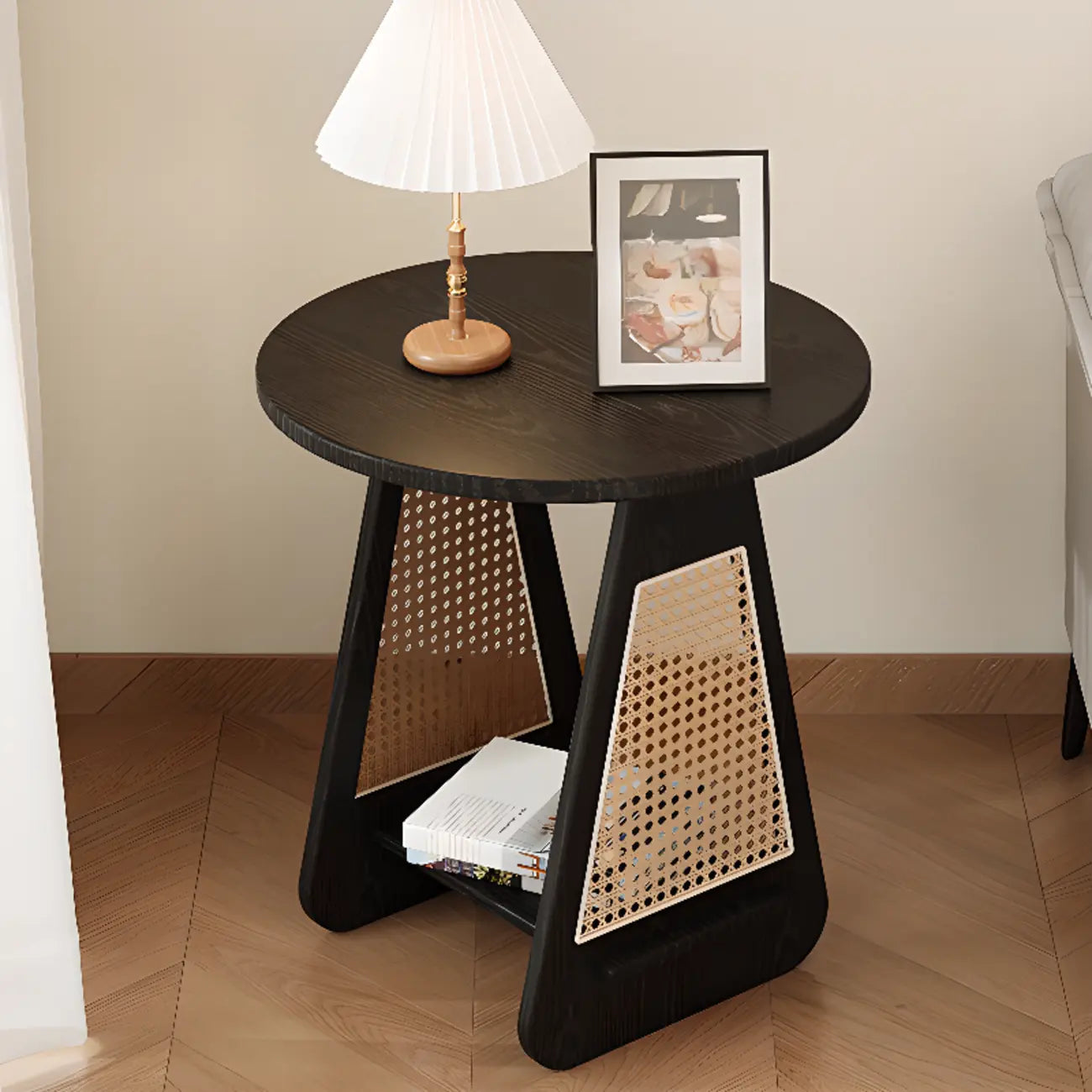 Table d'appoint moderne du milieu du siècle à deux niveaux en bois avec pieds en rotin