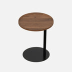 Table d'appoint en forme de C avec plateau en bois brun et métal pour salon