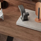 Table d'appoint en forme de C avec plateau en bois brun et métal pour salon