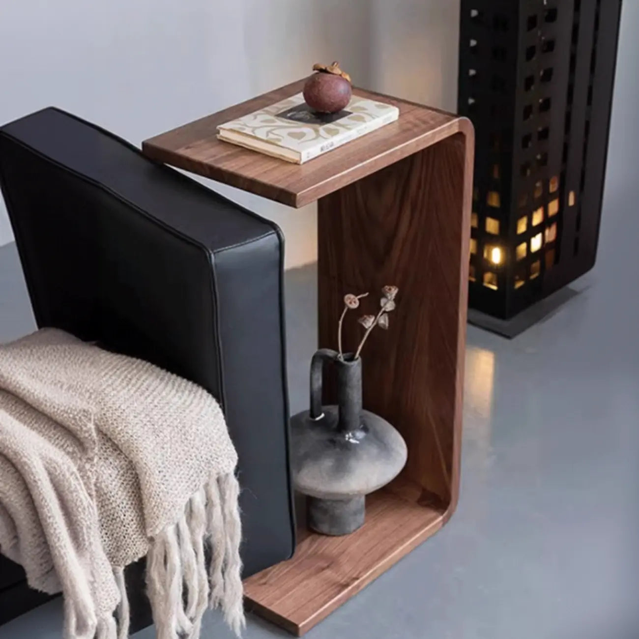 Table d'appoint rectangulaire moderne en bois en forme de C pour salon