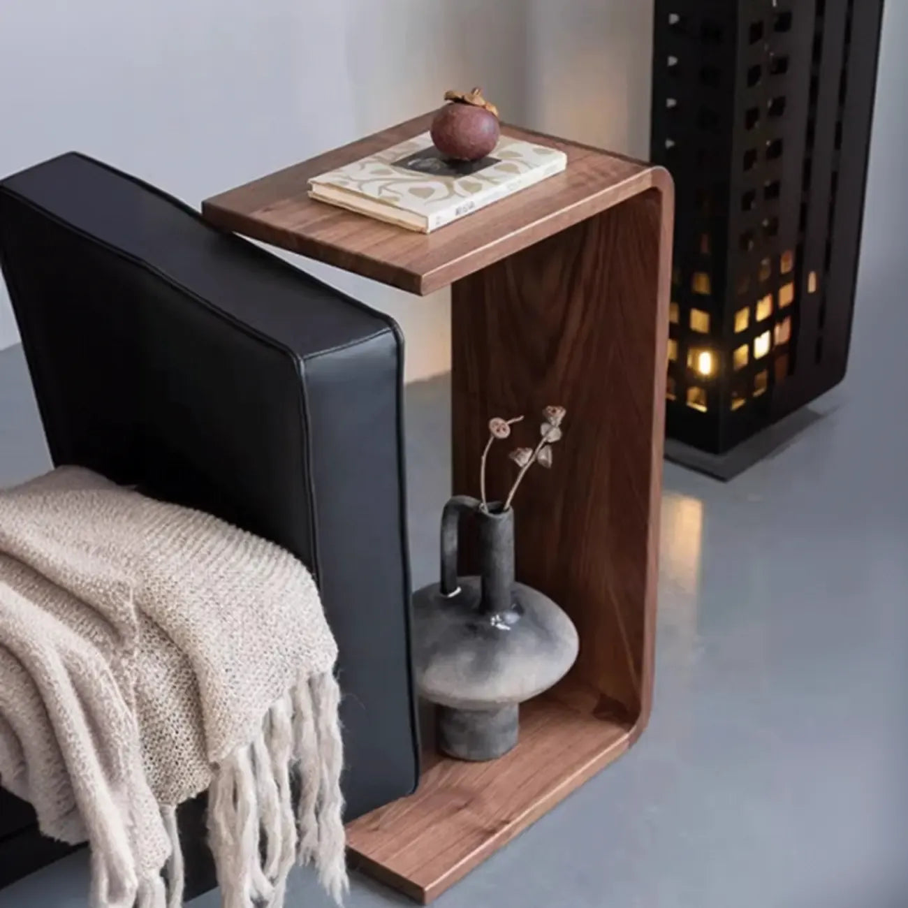 Table d'appoint rectangulaire moderne en bois en forme de C pour salon