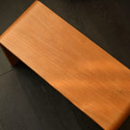 Table d'appoint rectangulaire moderne en bois en forme de C pour salon