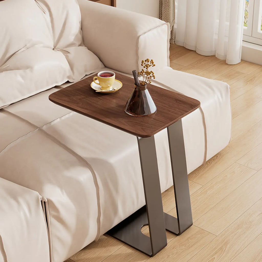 Table d'appoint minimaliste rectangulaire en bois de frêne brun en forme de C