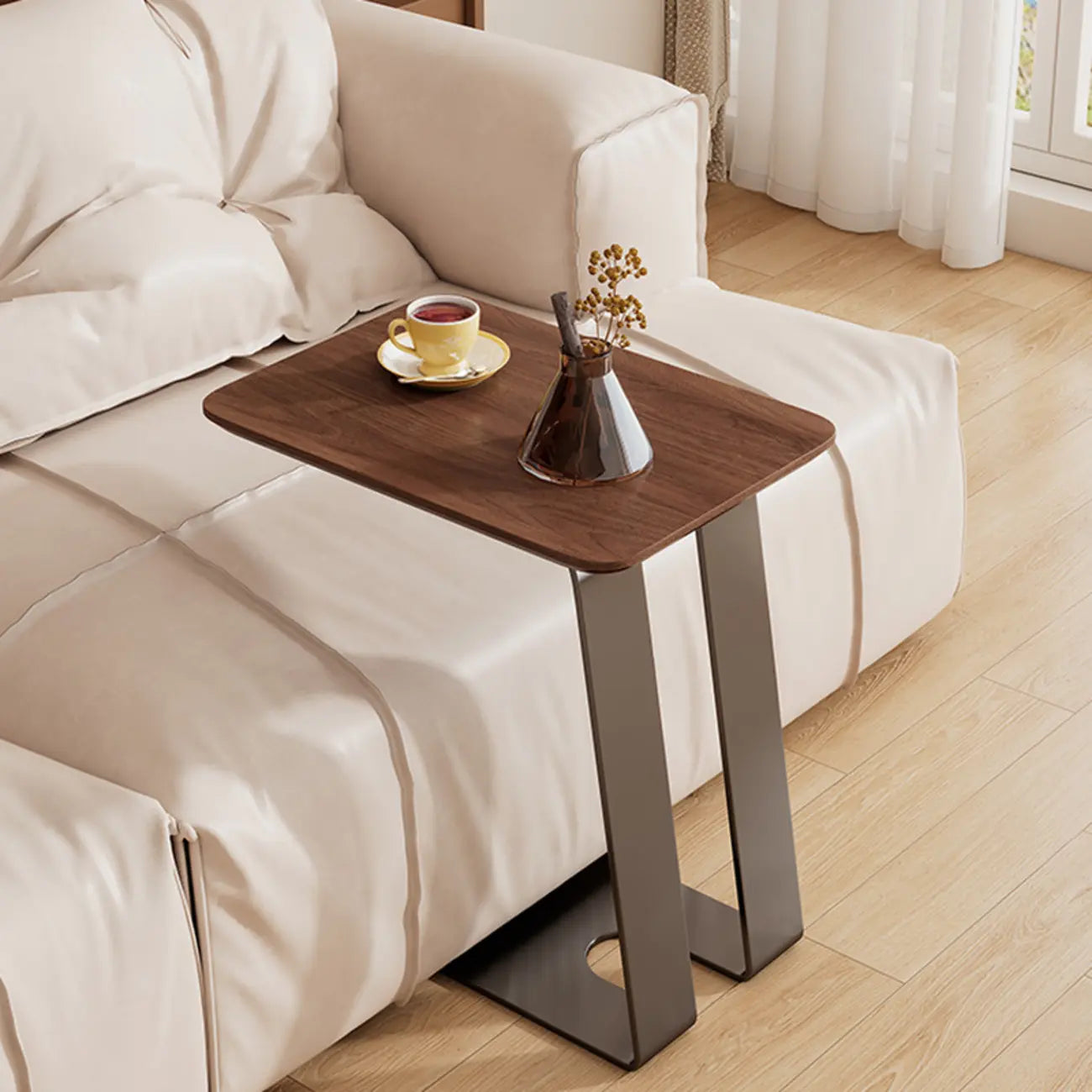 Table d'appoint minimaliste rectangulaire en bois de frêne brun en forme de C