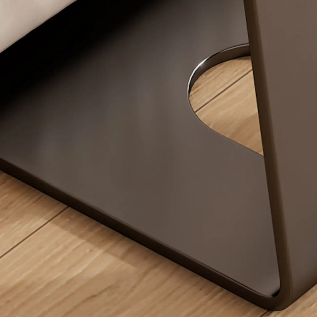 Table d'appoint minimaliste rectangulaire en bois de frêne brun en forme de C