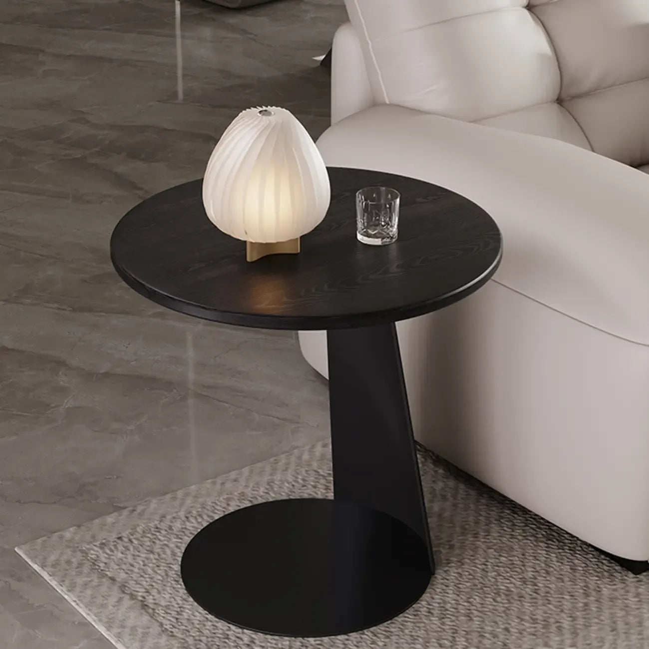 Table d'appoint ronde minimaliste noire en bois et acier en forme de C