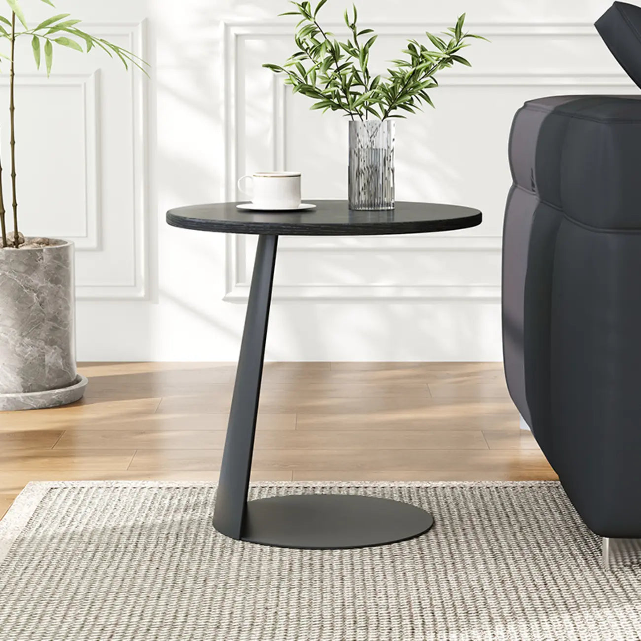 Table d'appoint ronde minimaliste noire en bois et acier en forme de C