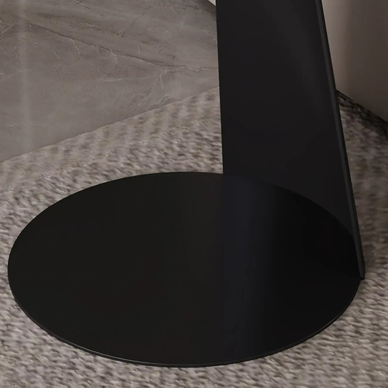 Table d'appoint ronde minimaliste noire en bois et acier en forme de C