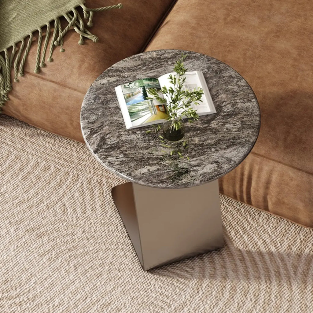 Table d'appoint contemporaine en forme de C, en pierre et acier inoxydable
