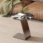 Table d'appoint contemporaine en forme de C, en pierre et acier inoxydable