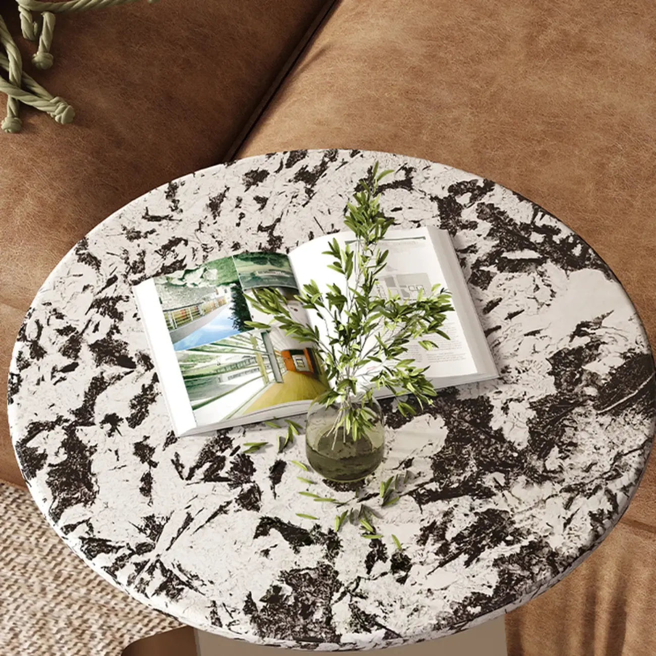 Table d'appoint contemporaine en forme de C, en pierre et acier inoxydable