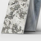 Table d'appoint contemporaine en forme de C, en pierre et acier inoxydable