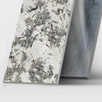 Table d'appoint contemporaine en forme de C, en pierre et acier inoxydable