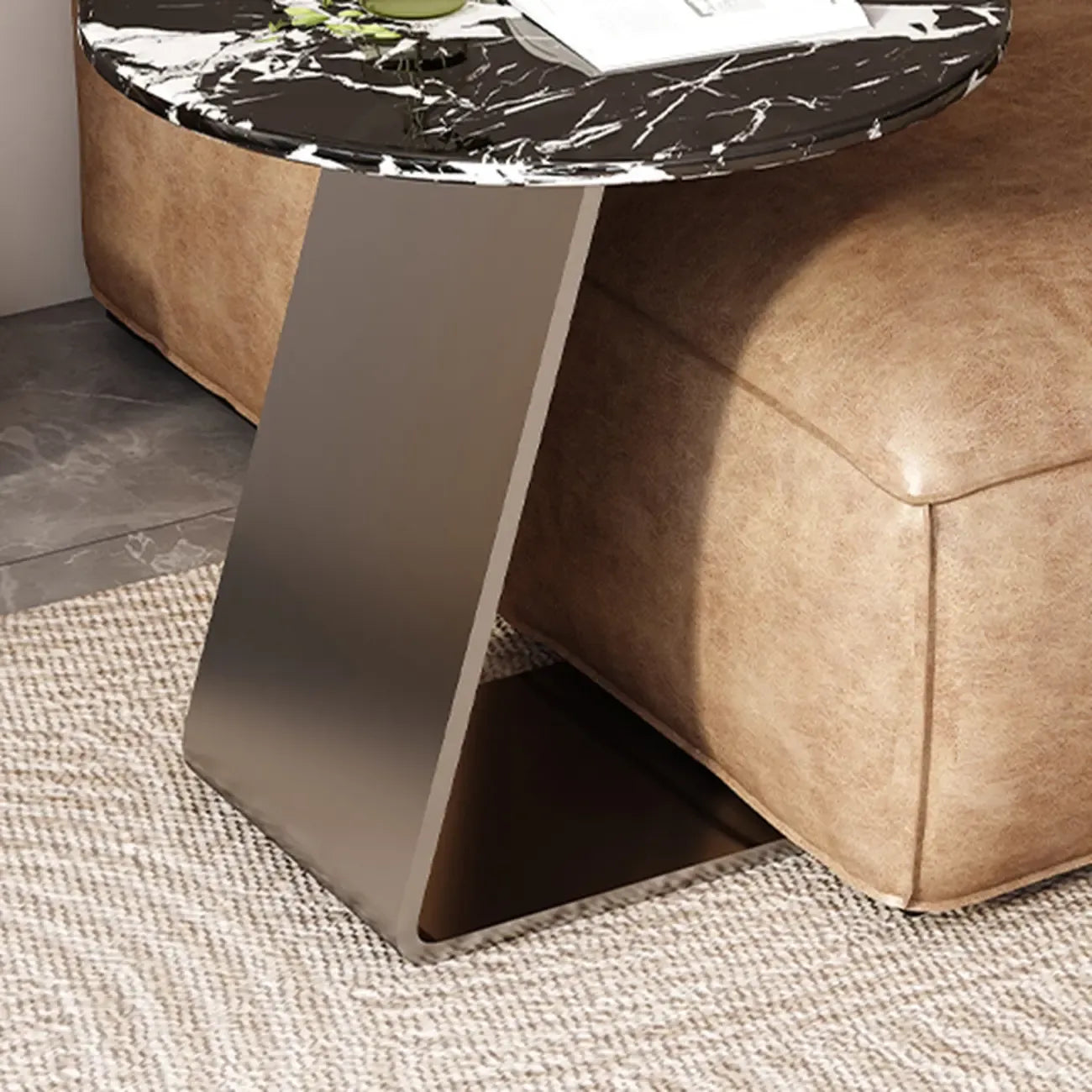 Table d'appoint contemporaine en forme de C, en pierre et acier inoxydable