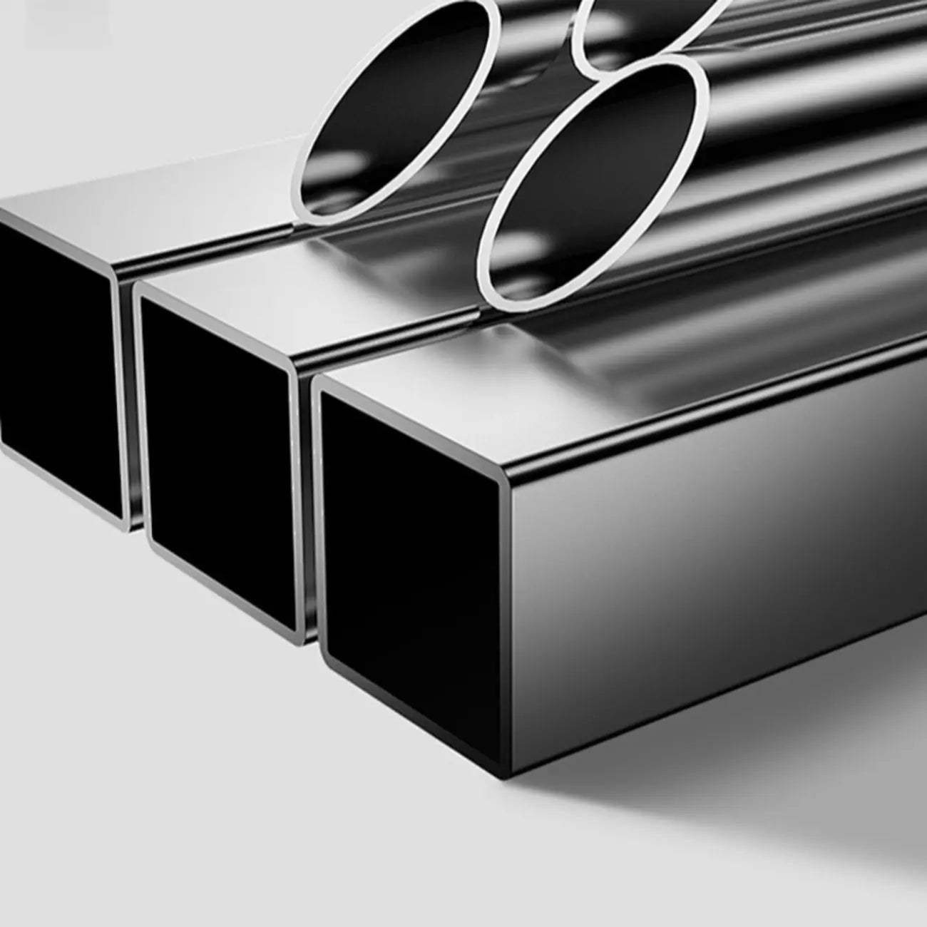Table d'appoint contemporaine en forme de C, en pierre et acier inoxydable