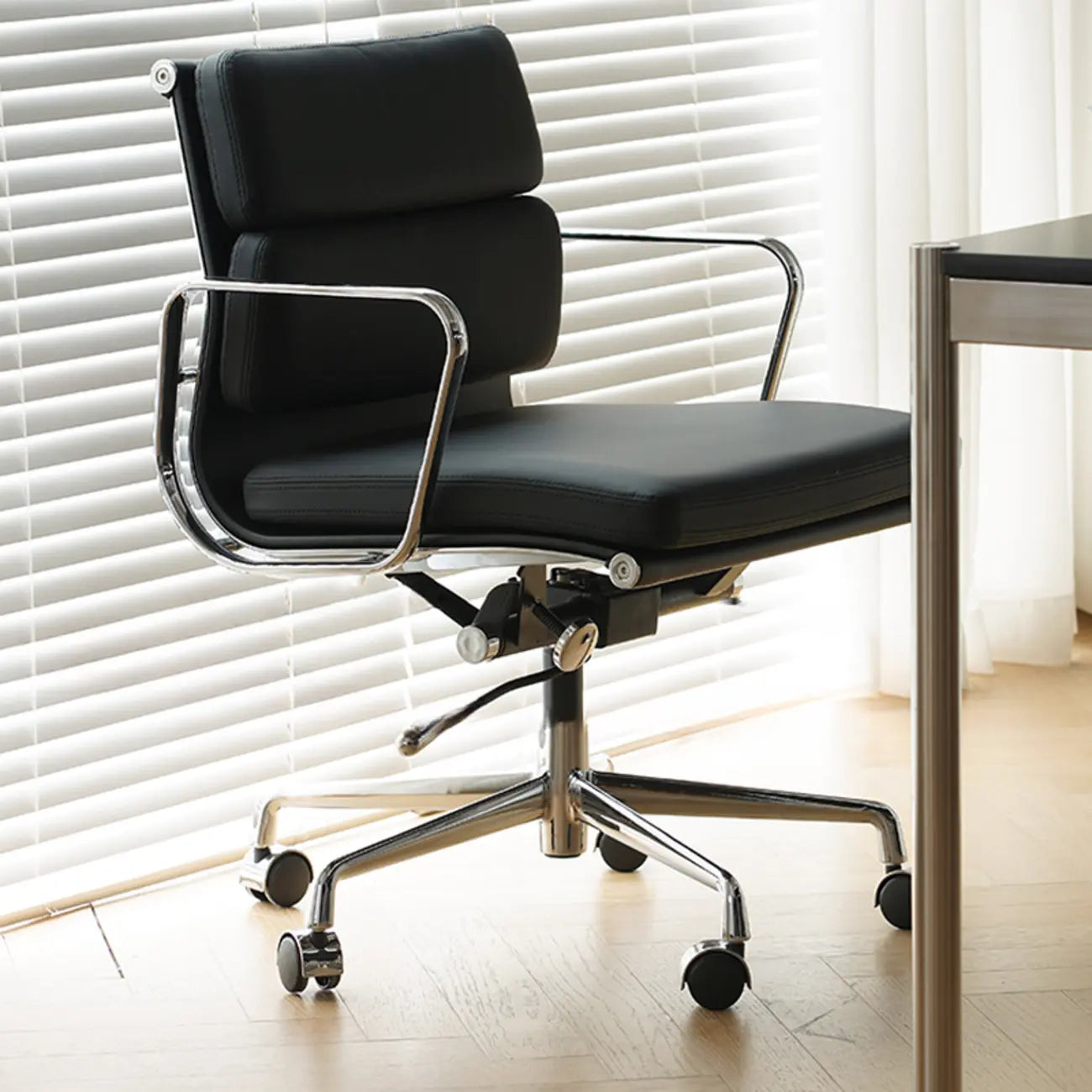 Chaise de bureau ergonomique réglable en cuir moderne