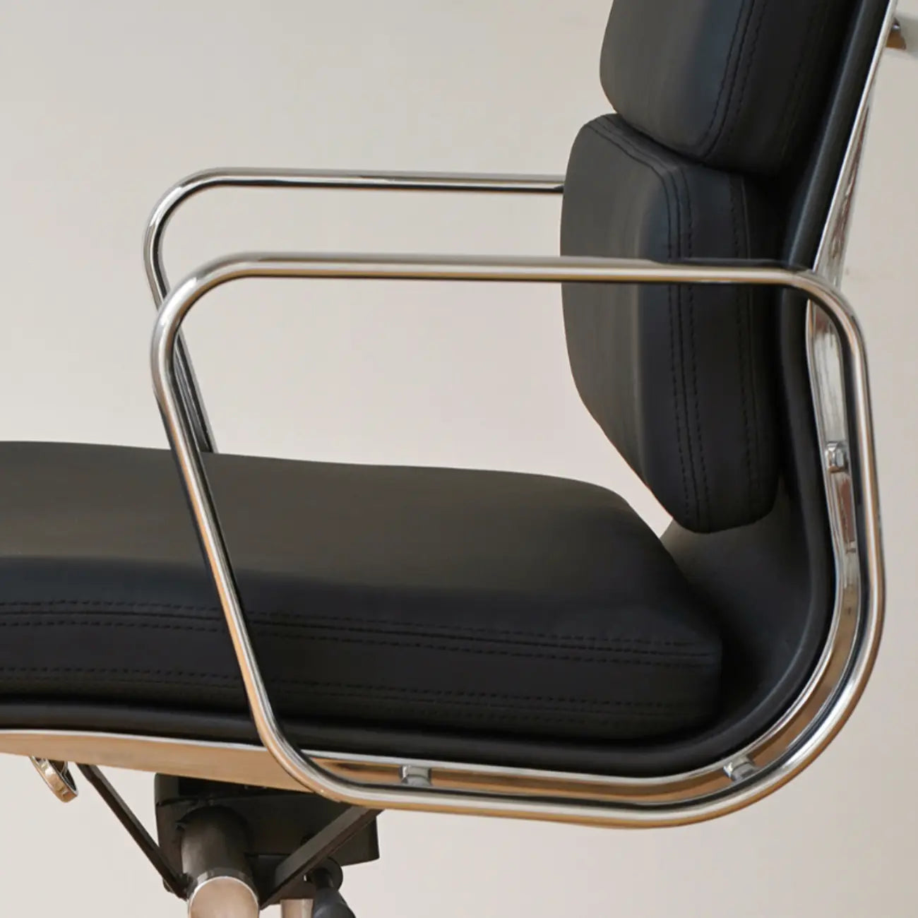 Chaise de bureau ergonomique réglable en cuir moderne