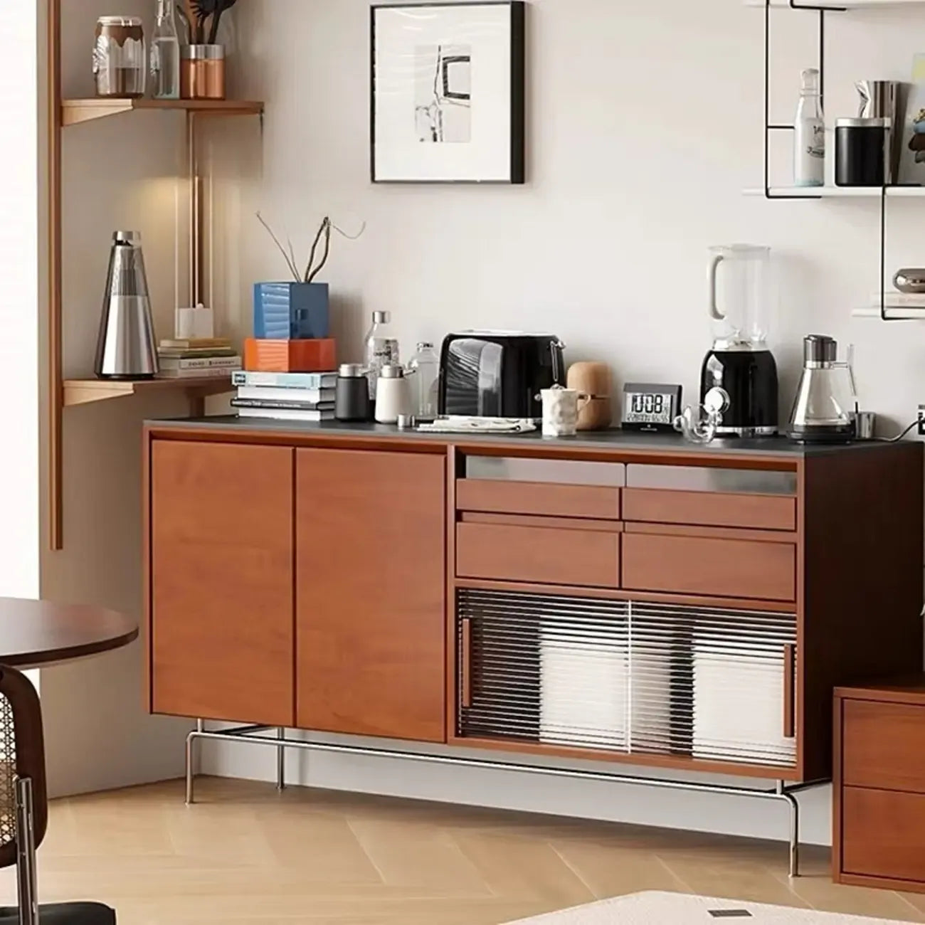 Buffet moderne avec portes coulissantes en pin et merisier