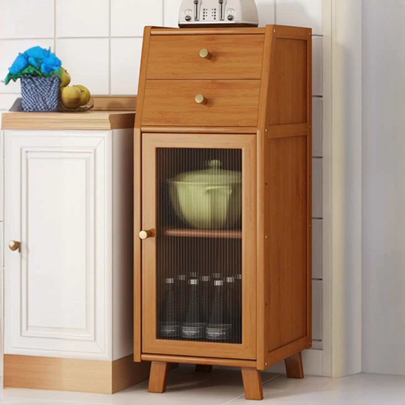 Buffet étroit moderne en bambou avec de nombreux rangements