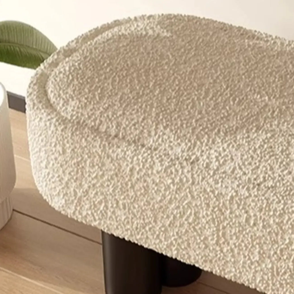 Banc de chambre moderne beige capitonné avec structure en métal