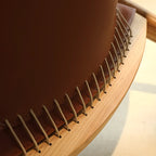 Fauteuil minimaliste en cuir marron selle pour salon