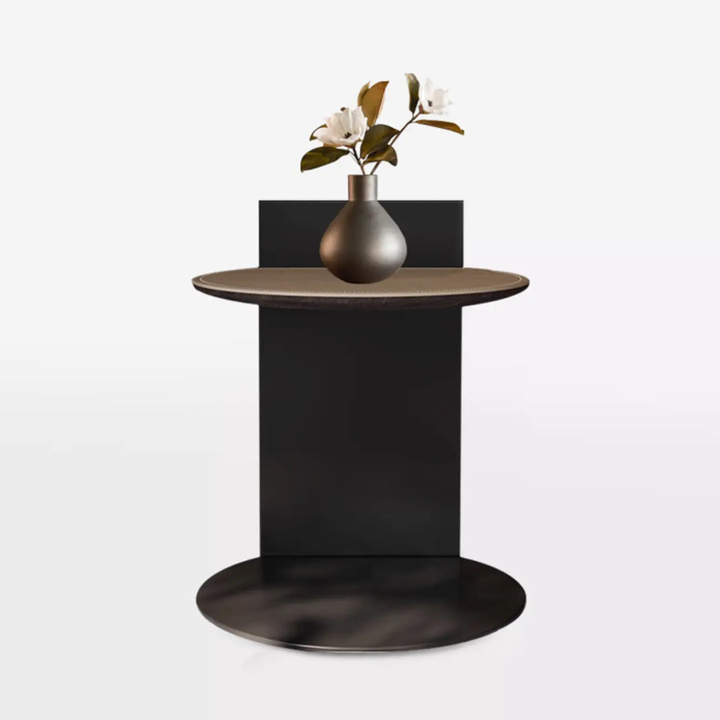 Table d'appoint contemporaine en forme de C avec plateau en cuir et piètement en métal