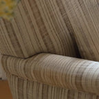 Fauteuil moderne à dossier haut en tissu avec accoudoirs pour salon