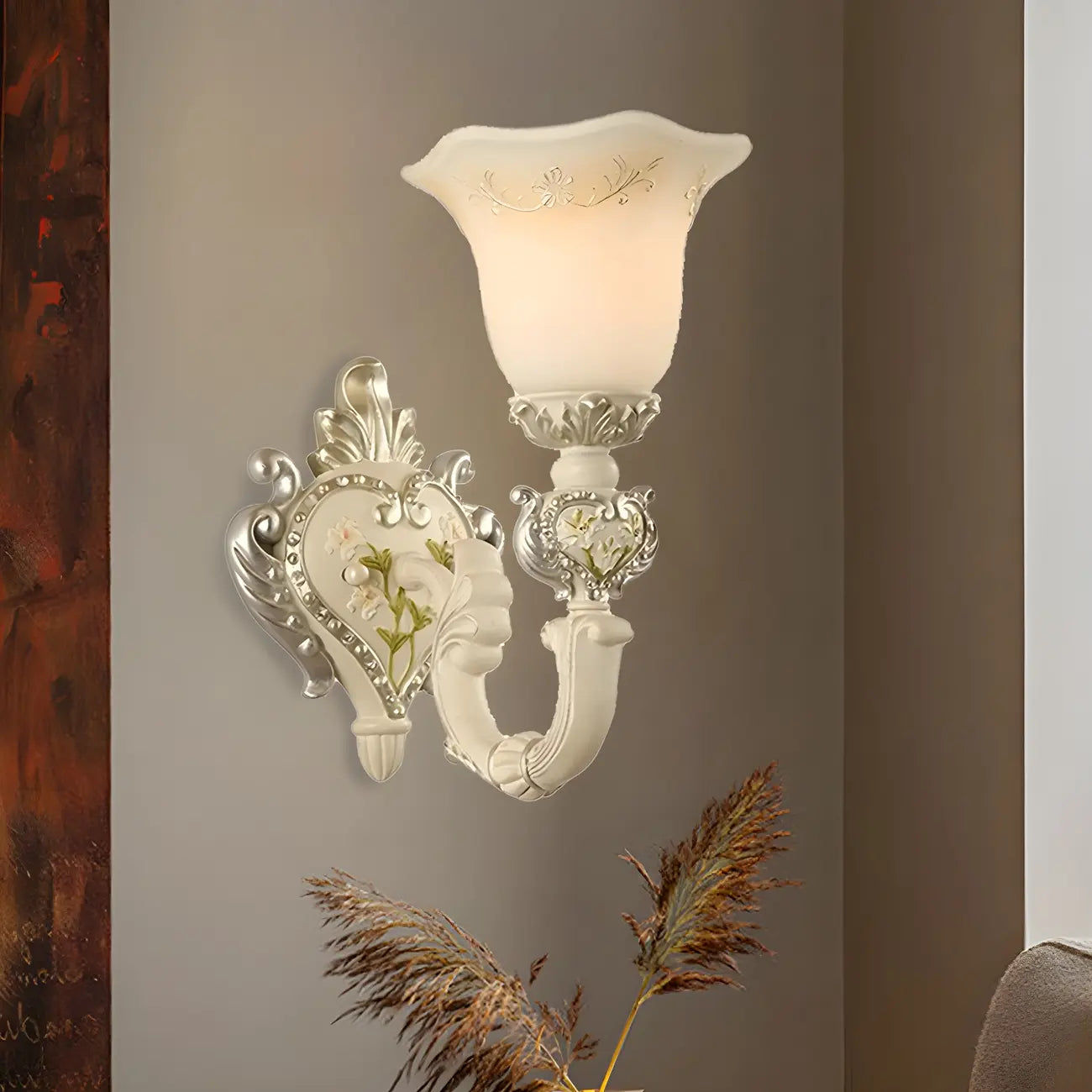 Applique murale classique vintage avec abat-jour en verre blanc à motif floral