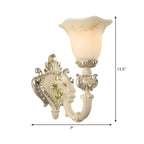 Applique murale classique vintage avec abat-jour en verre blanc à motif floral