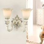 Applique murale classique vintage avec abat-jour en verre blanc à motif floral