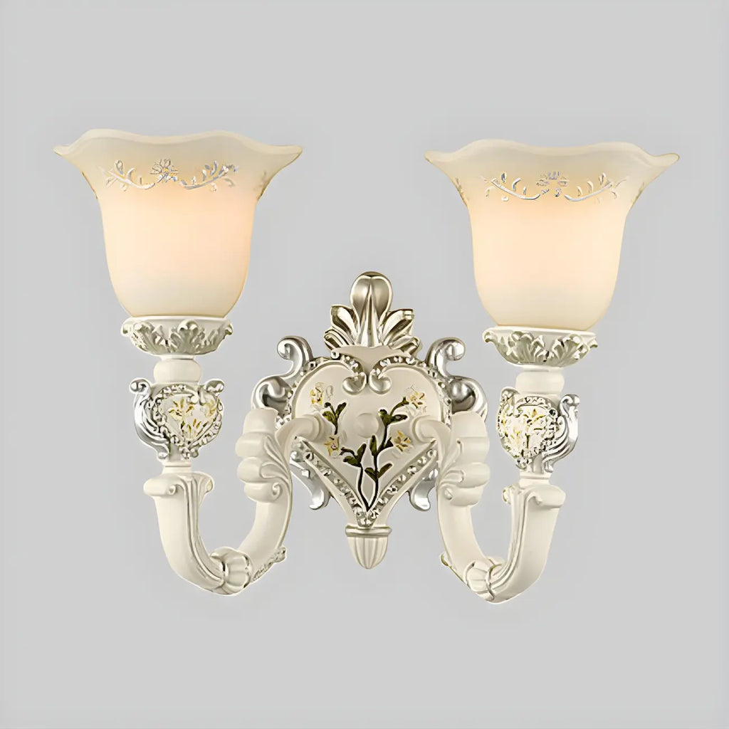 Applique murale classique vintage avec abat-jour en verre blanc à motif floral