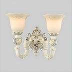 Applique murale classique vintage avec abat-jour en verre blanc à motif floral