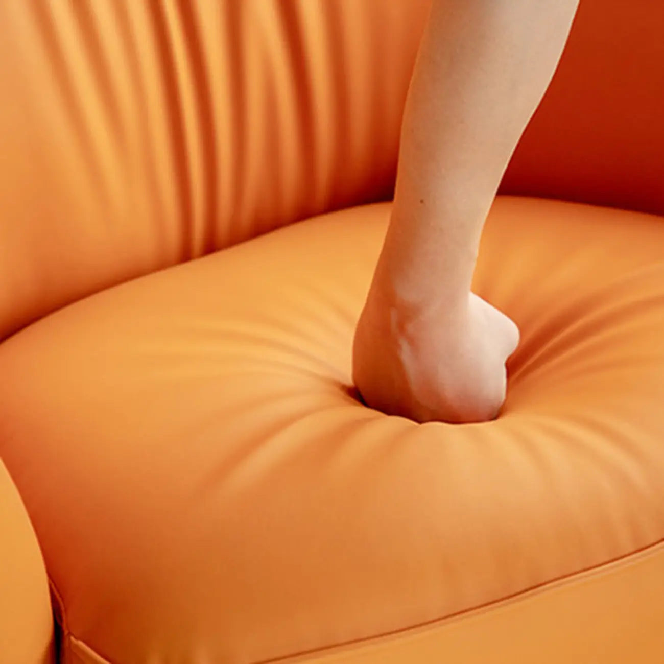 Petit fauteuil d'appoint en similicuir pour salon