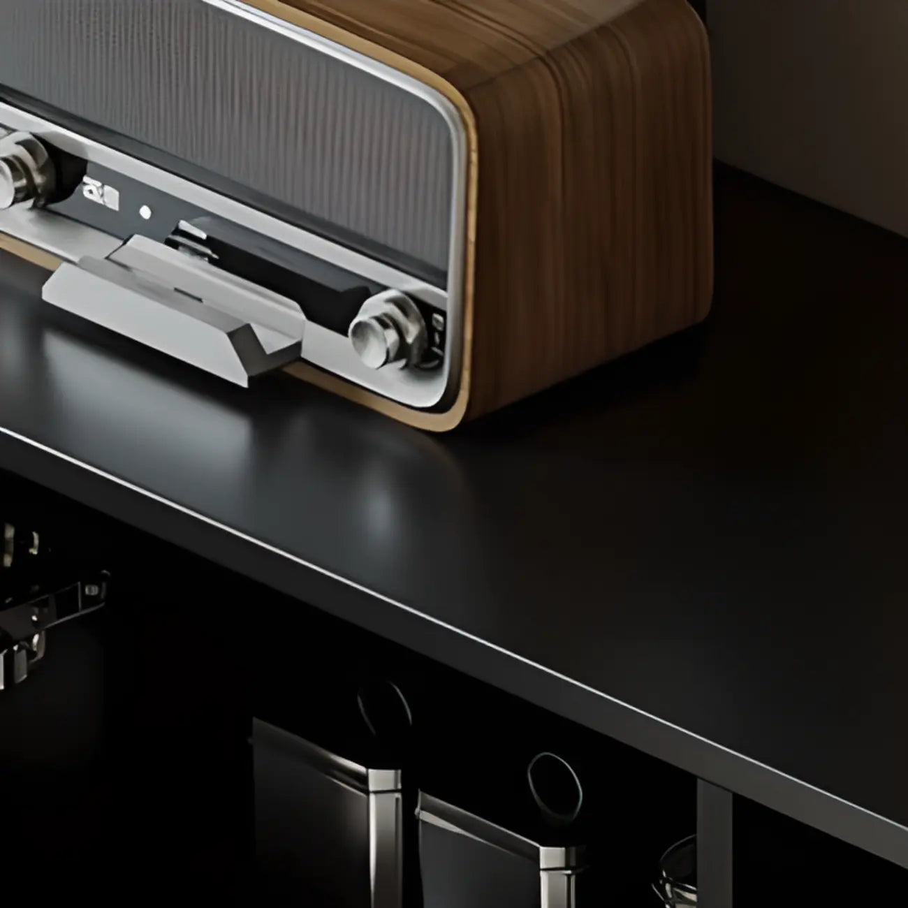 Buffet moderne en bois massif couleur encre avec étagères réglables
