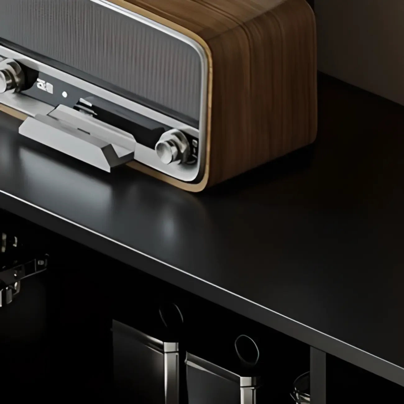 Buffet moderne en bois massif couleur encre avec étagères réglables