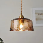 Suspension industrielle en laiton avec abat-jour en verre ambré