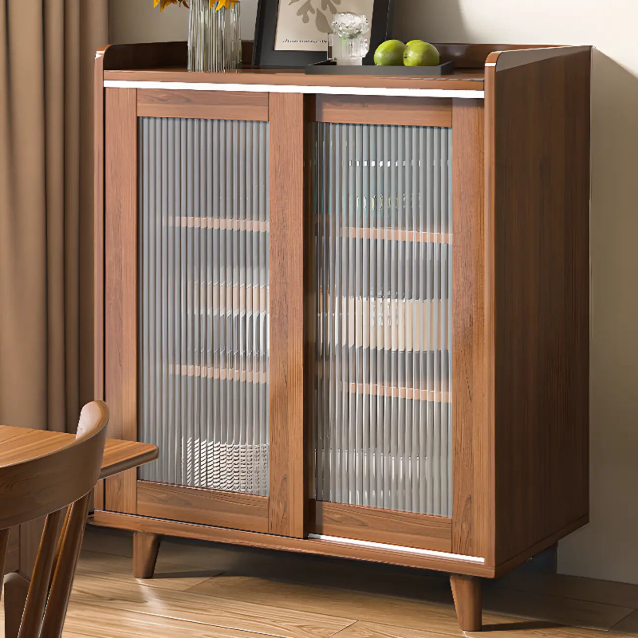 Buffet moderne en bois avec portes coulissantes et tiroirs