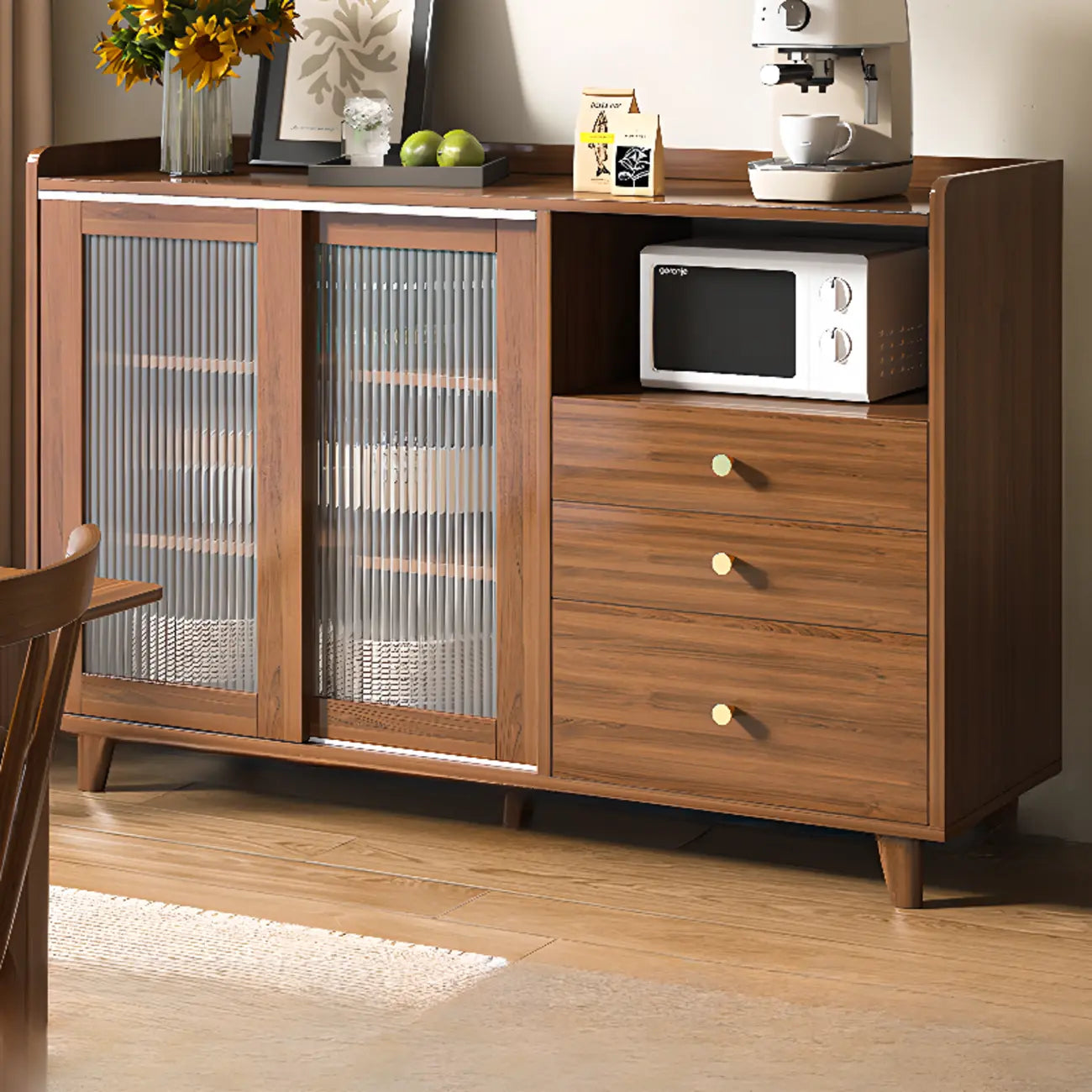 Buffet moderne en bois avec portes coulissantes et tiroirs
