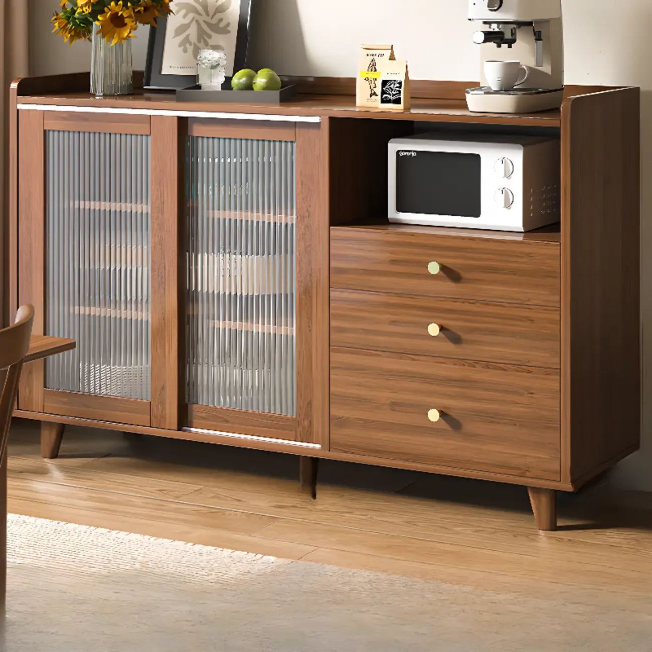 Buffet moderne en bois avec portes coulissantes et tiroirs