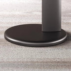 Table d'appoint ronde moderne noire en forme de C avec plateau en pierre