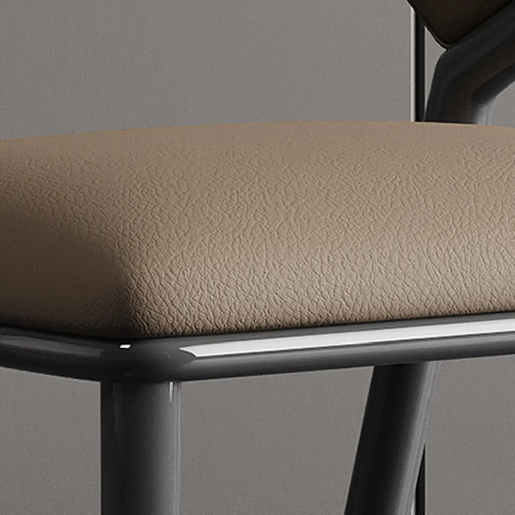 Chaise de salle à manger moderne sans accoudoirs, dossier incurvé, en similicuir.