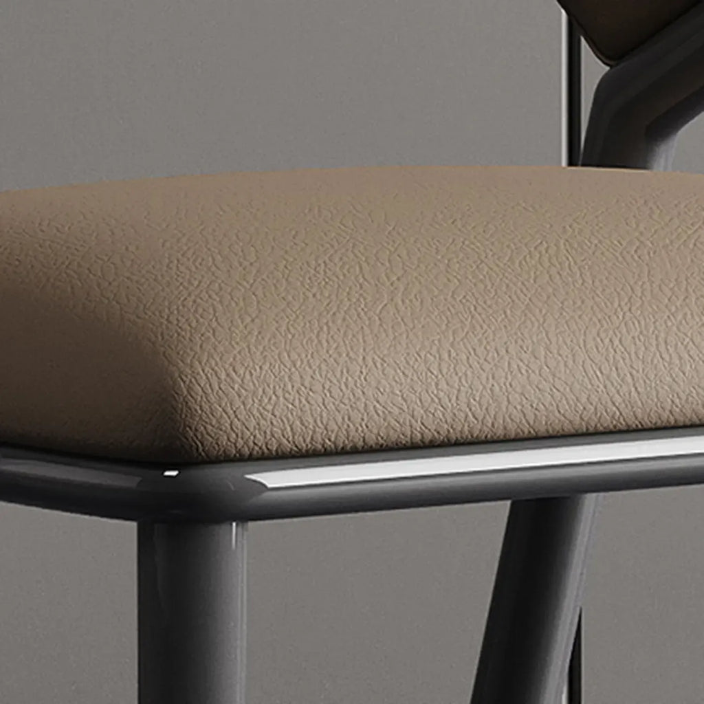 Chaise de salle à manger moderne sans accoudoirs, dossier incurvé, en similicuir.