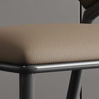 Chaise de salle à manger moderne sans accoudoirs, dossier incurvé, en similicuir.