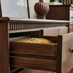 Ensemble commode en bois de noyer de style milieu du siècle avec grand espace de rangement