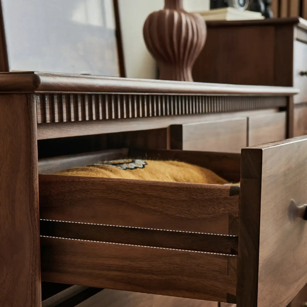 Ensemble commode en bois de noyer de style milieu du siècle avec grand espace de rangement