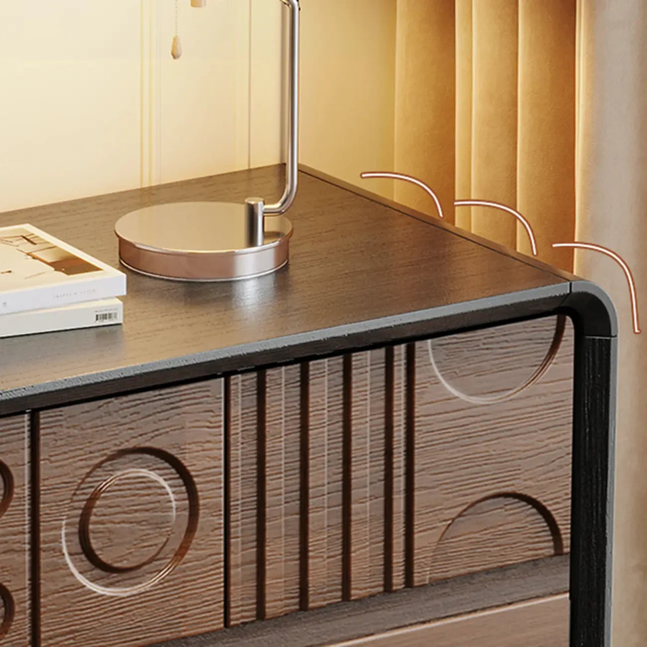 Comò in Legno Ispirato all'Art Déco con Intagli Geometrici