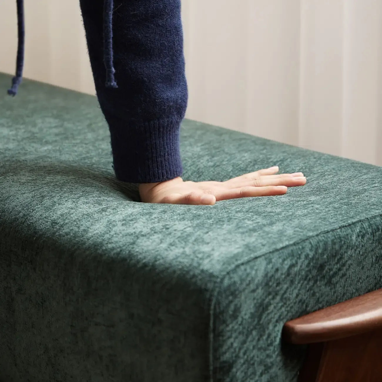 Banc de chambre moderne capitonné vert émeraude