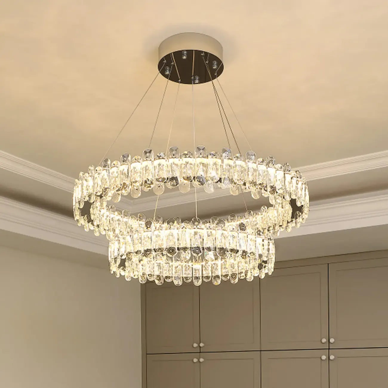 Lustre moderne en perles de verre circulaires dorées et cristal