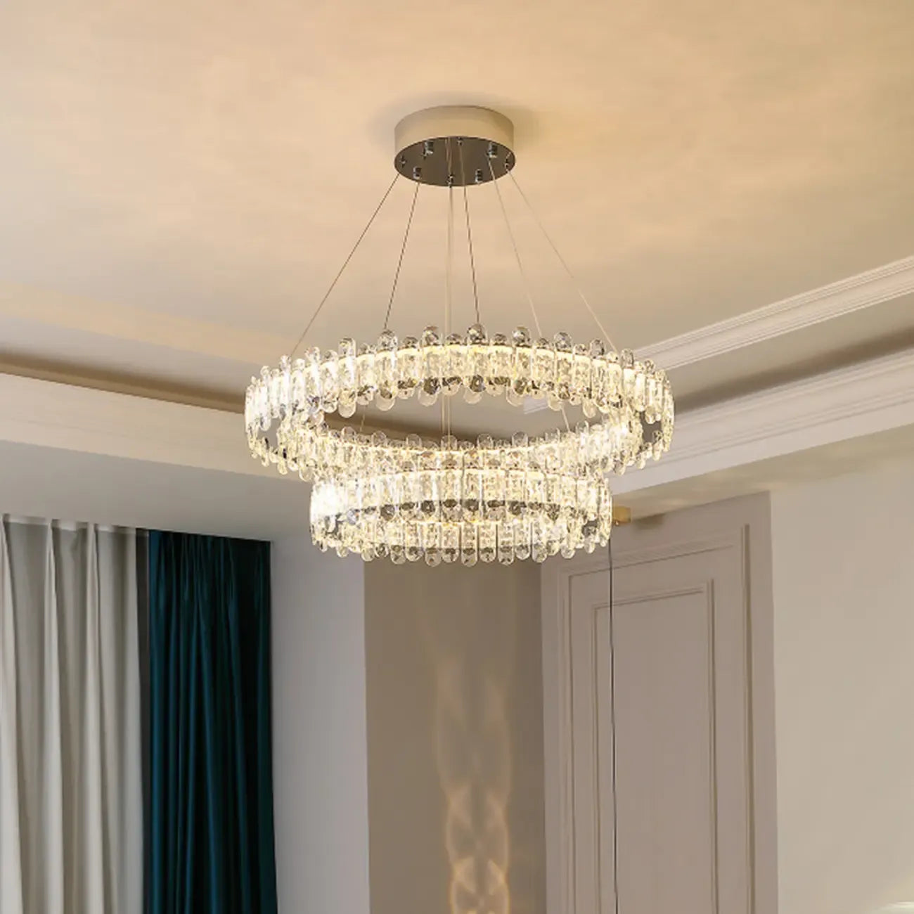 Lustre moderne en perles de verre circulaires dorées et cristal